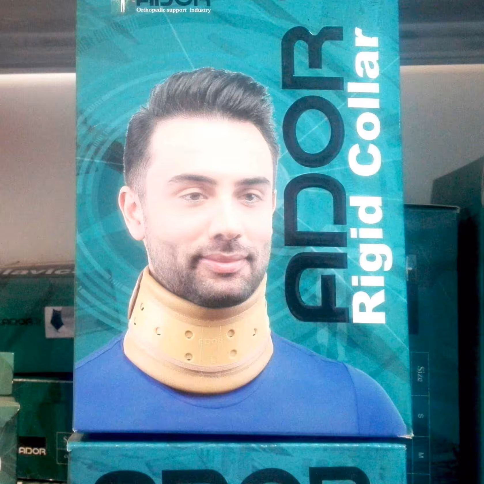 گردنبند سخت آدوربدون چانه