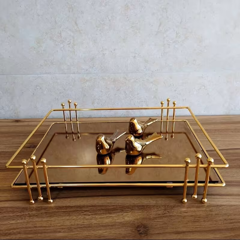 سینی کف آینه ای رنگ طلایی و آینه برنز چشم نواز و شیک سایز 25در36 سانتی متر