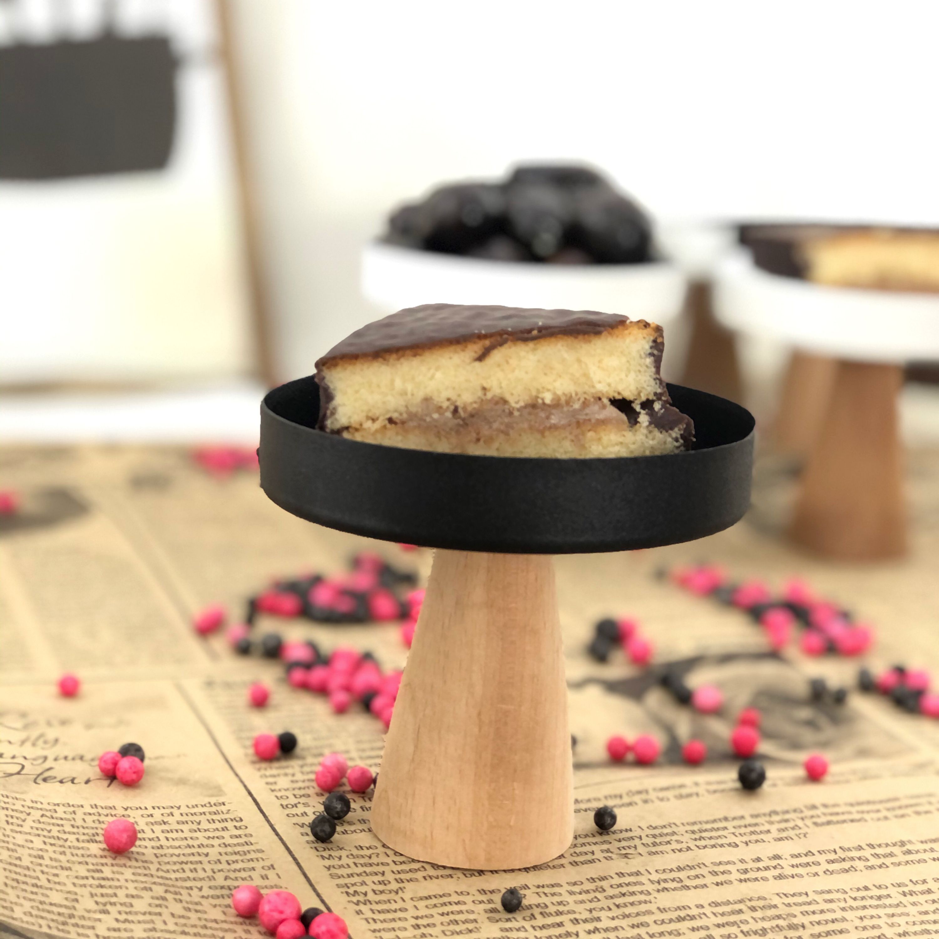 خرماخوری پایه چوبی نگارا رنگ مشکی