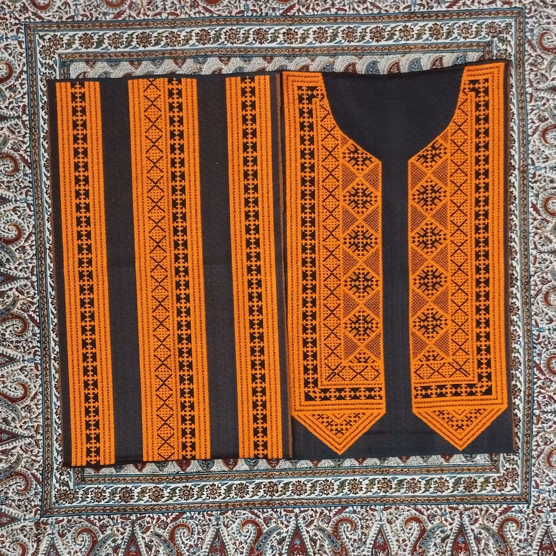 پنل 5 تیکه سنتی بلوچی دوزی رنگ نارنجی یراق اعلا 