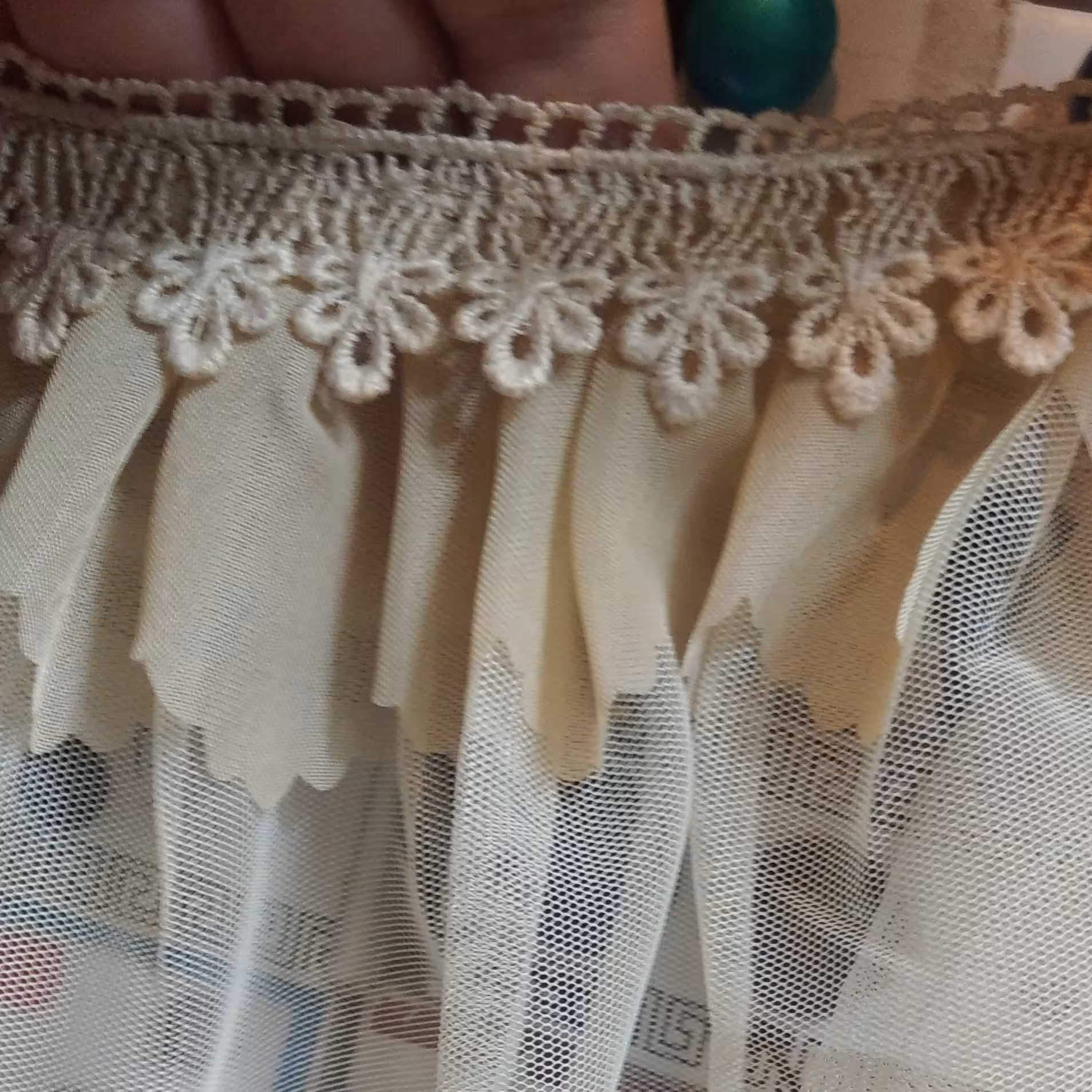 تور پلیسه کرم ارتفاع 12 سانت 1 متر