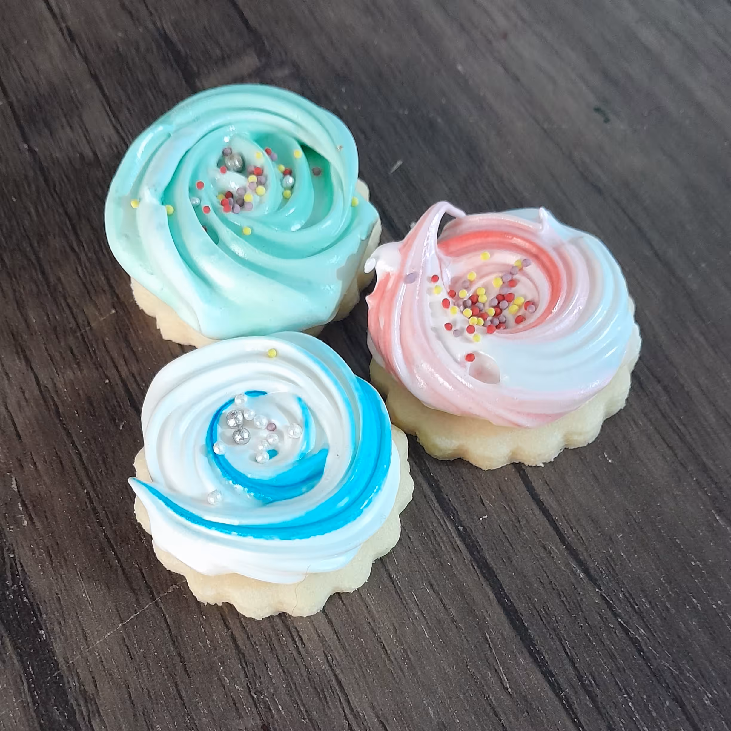 کوکی با فوندانت .طرح و رنگ دلخواه 