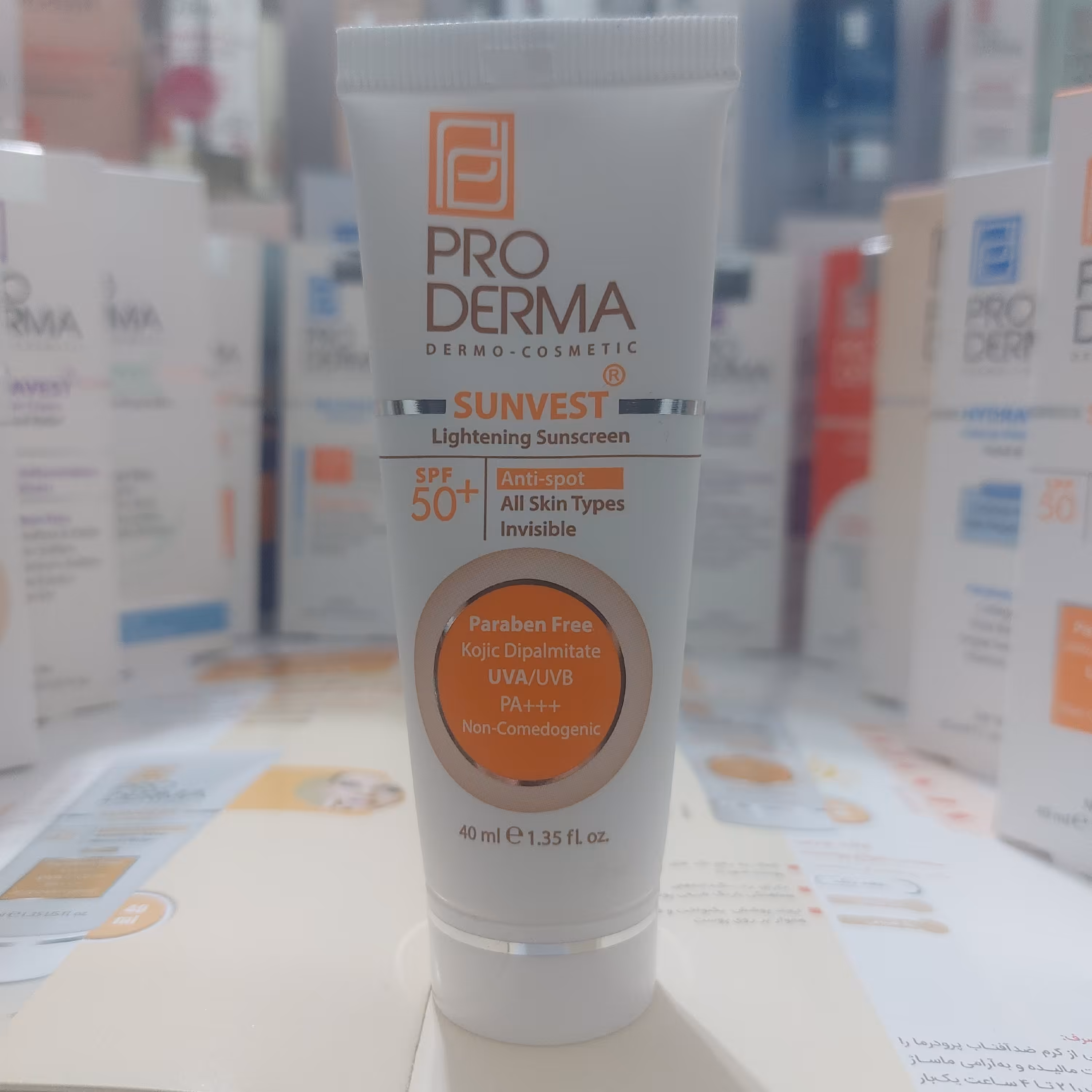 ضد آفتاب ضد لک و روشن کننده SPF50 پرودرما بی رنگ در حجم 40 میلی لیتر 

