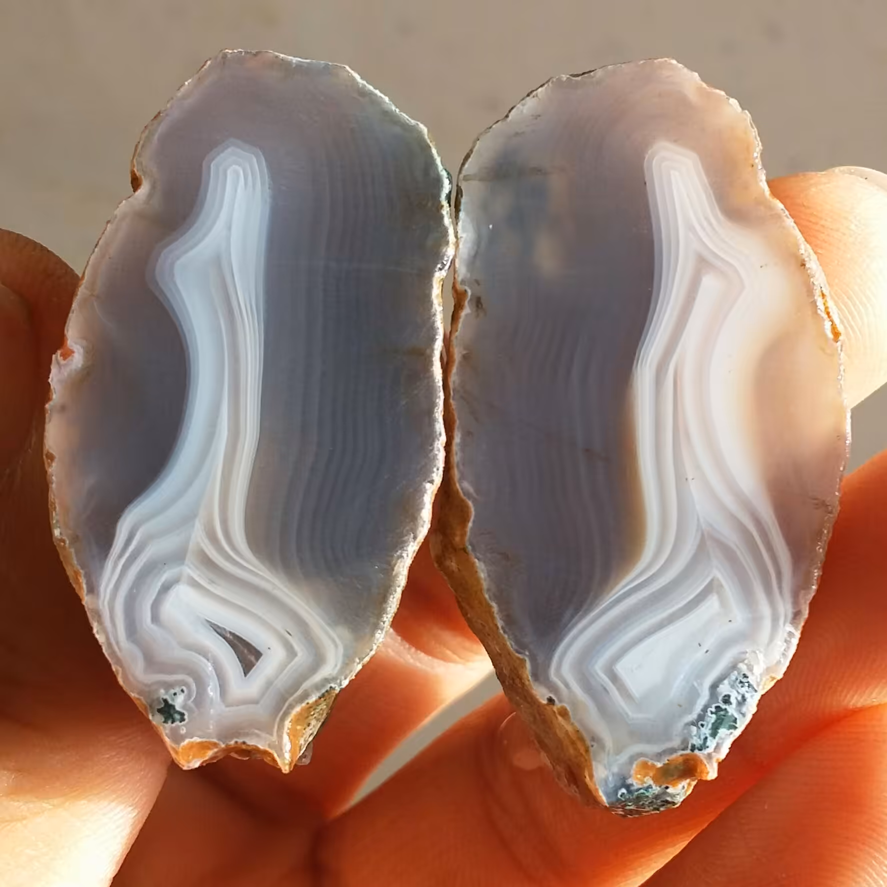 جفت اسلایس سنگ راف عقیق سلیمانی 3بعدی تکرار نشدنی 100درصد طبیعی شاهکار خلقت
بی نظییییییر
 کد 9581