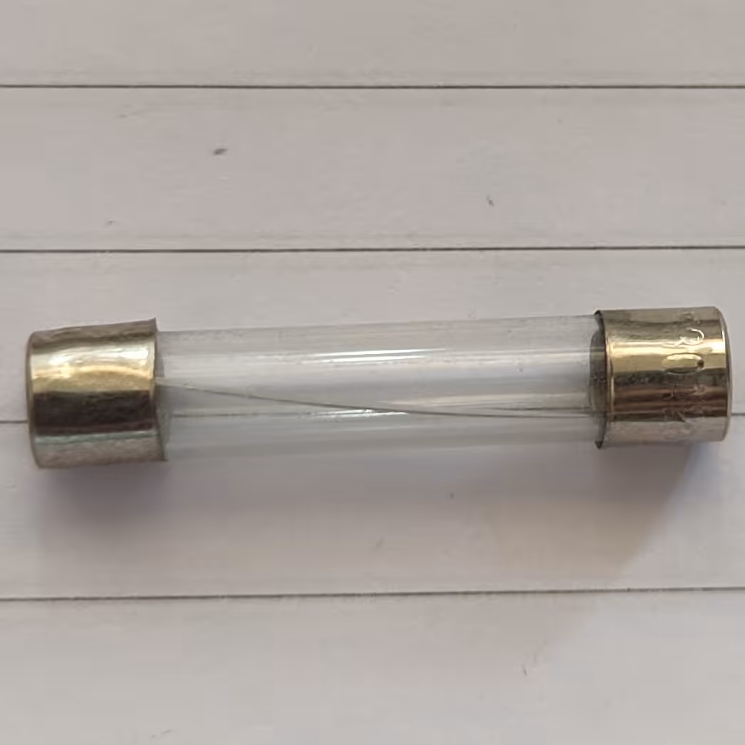 فیوز باتری موتور سیکلت و ماشین A15 (پس کرایه)