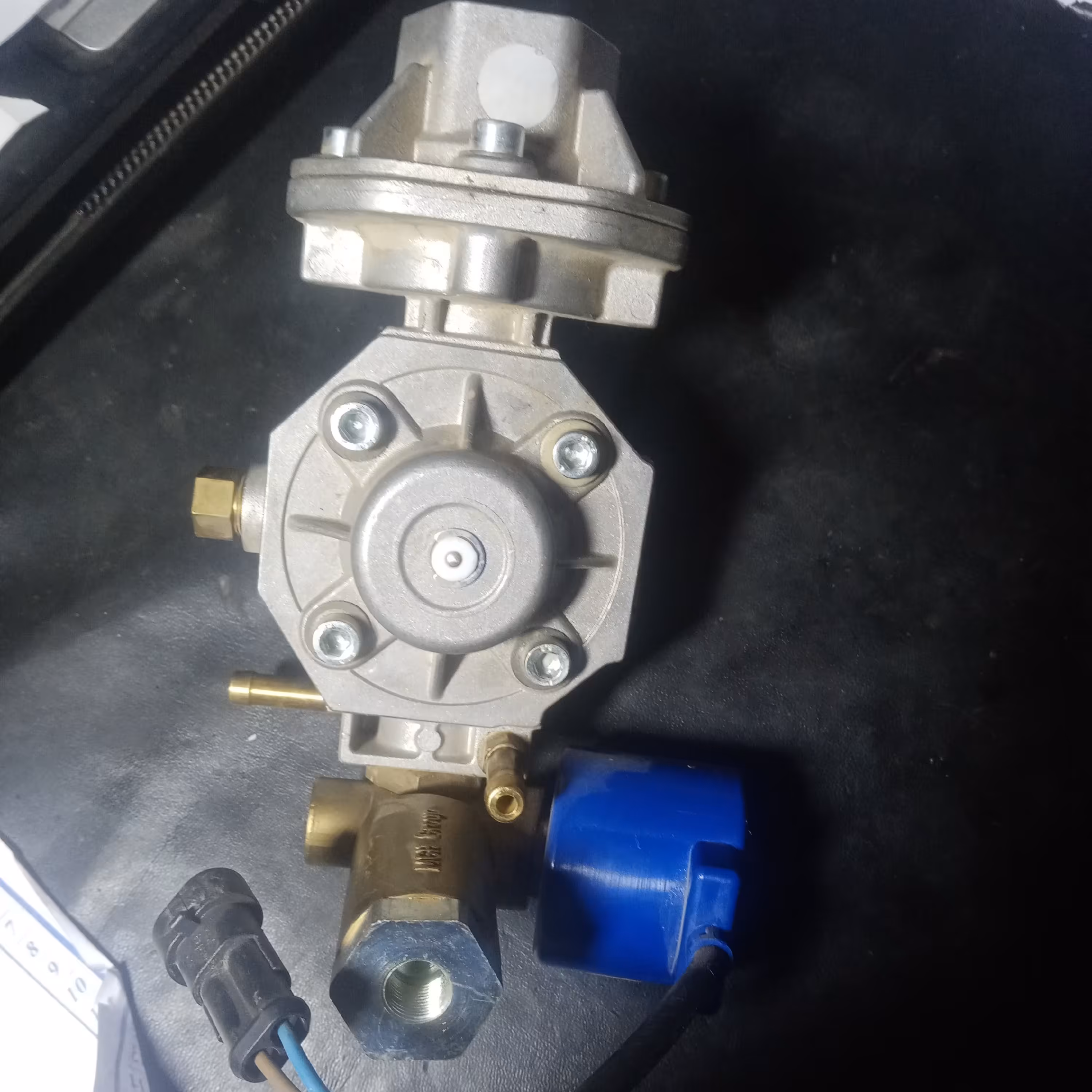  رگلاتور cng فابریک نیسان مدلmghقابل نصب رو خانواده پژو و نیسان