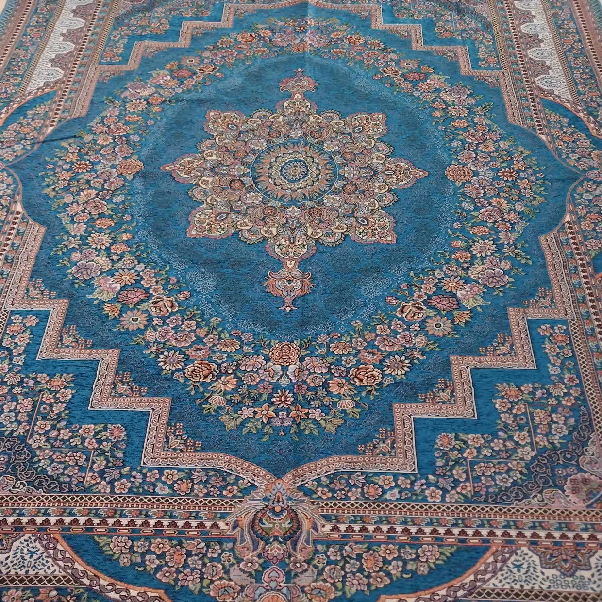 روفرشی 9 متری مخمل زرکدار طرح باغ بهشت رنگ سبزآبی فیروزه ای