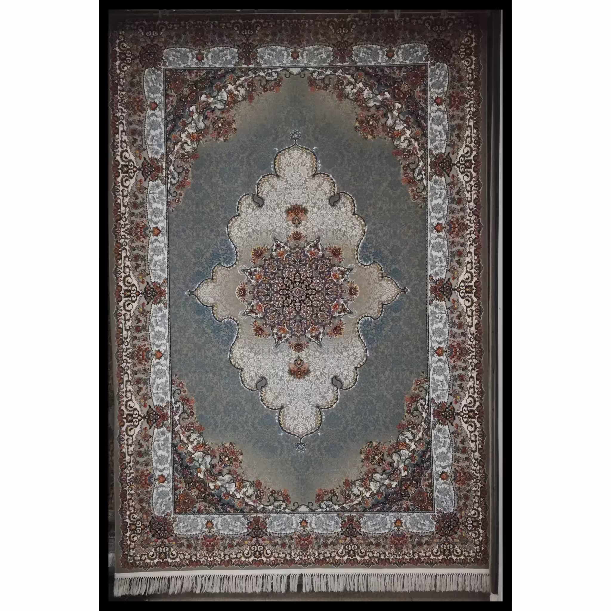 فرش ماشینی 6 متری 700 شانه 2250  تراکم اکرولیک طرح کلاسیک ترنج فیلی