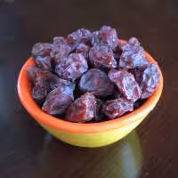 مویز قرمز هسته دار و دیم  یک کیلویی  نگین دشمن زیاری