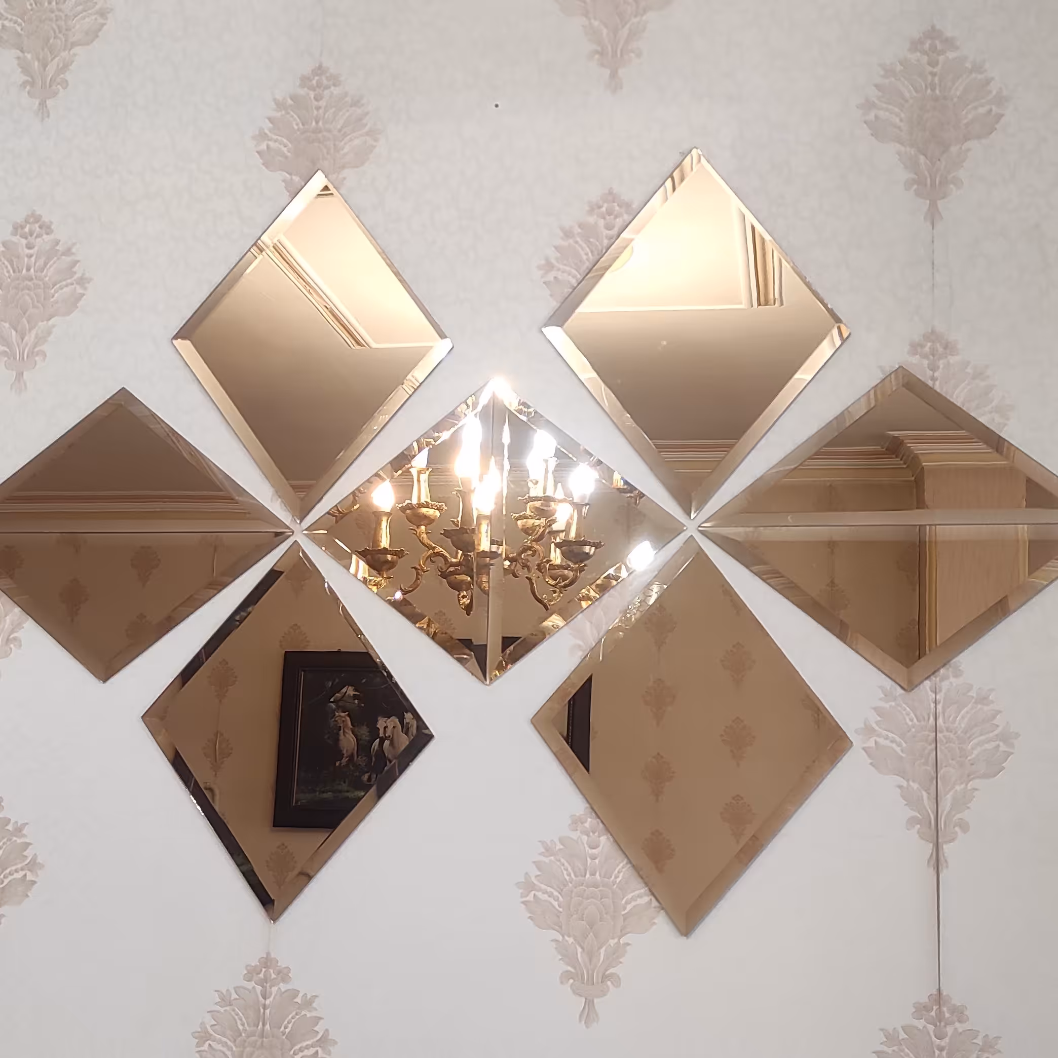 آینه دکوراتیو طرح لوزی