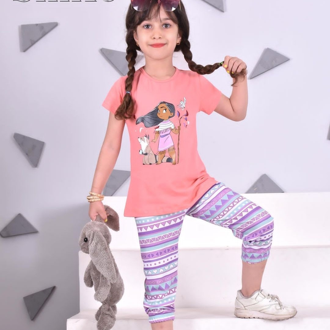 تیشرت شلوارک دختر سرخپوستی