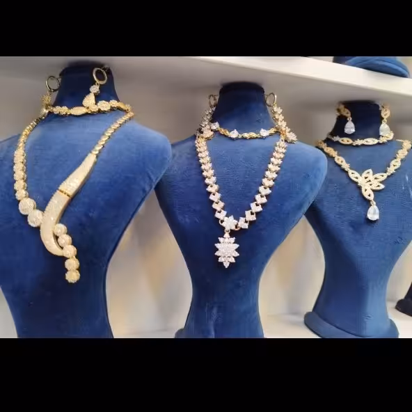 نیم ست های طرح جواهر 
. رنگ ثابت. بسیار شیک و خاص