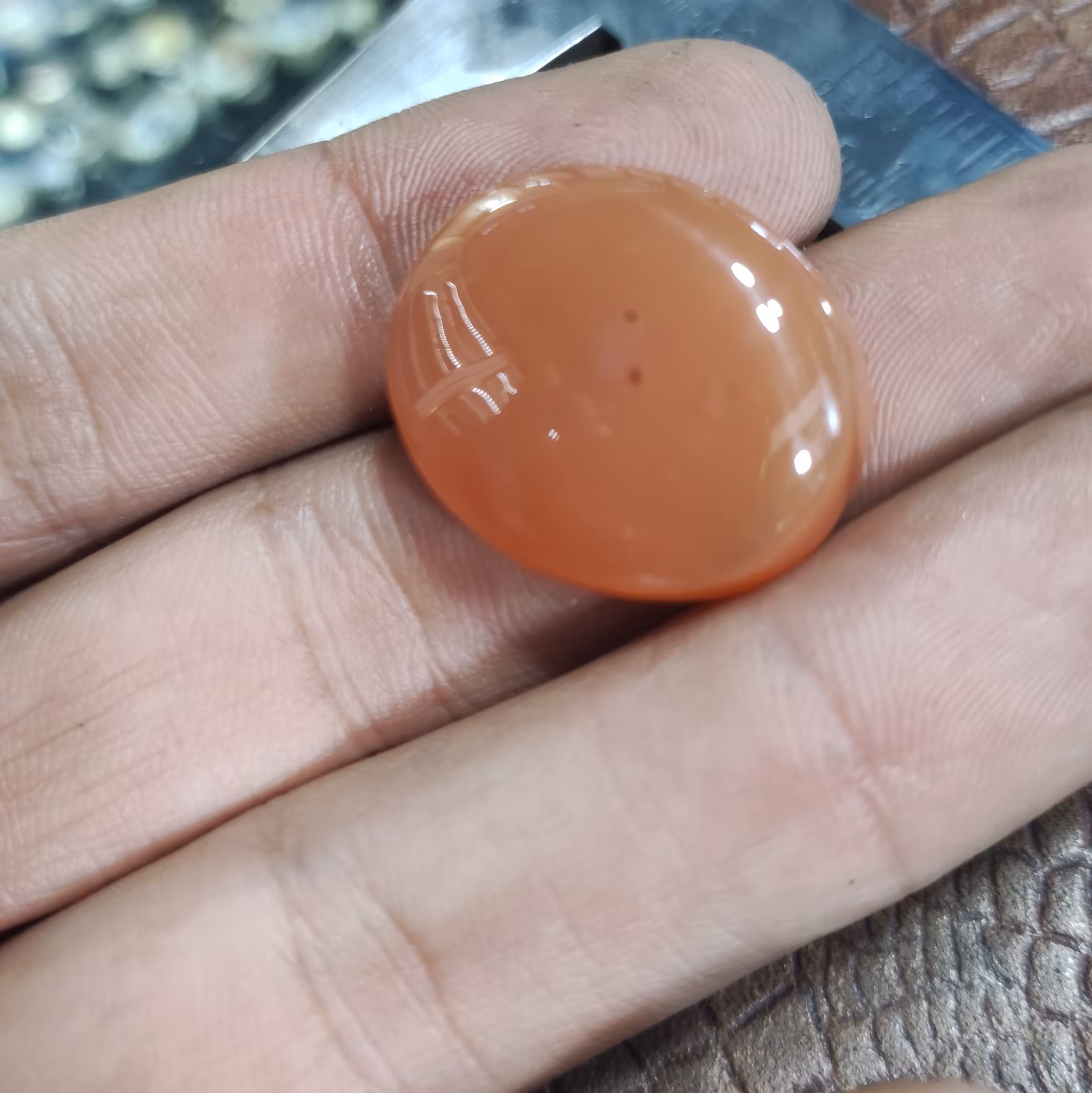 نگین عقیق یمنی پرتقالی اصل طبیعی و معدنی تراش خود یمن با فاکتور تضمین اصالت سنگ واردات پارسال نگین 4