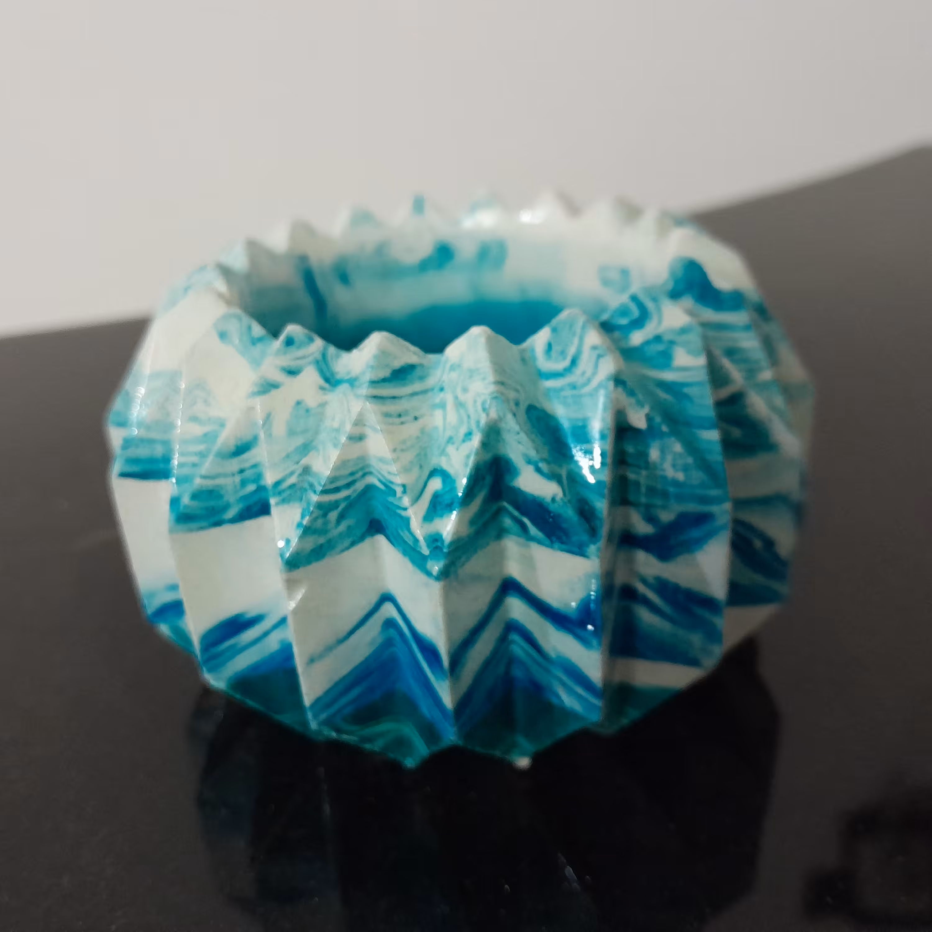 گلدان کوچک طرح ستاره در دو رنگ آبی و قرمز  سنگ مصنوعی 