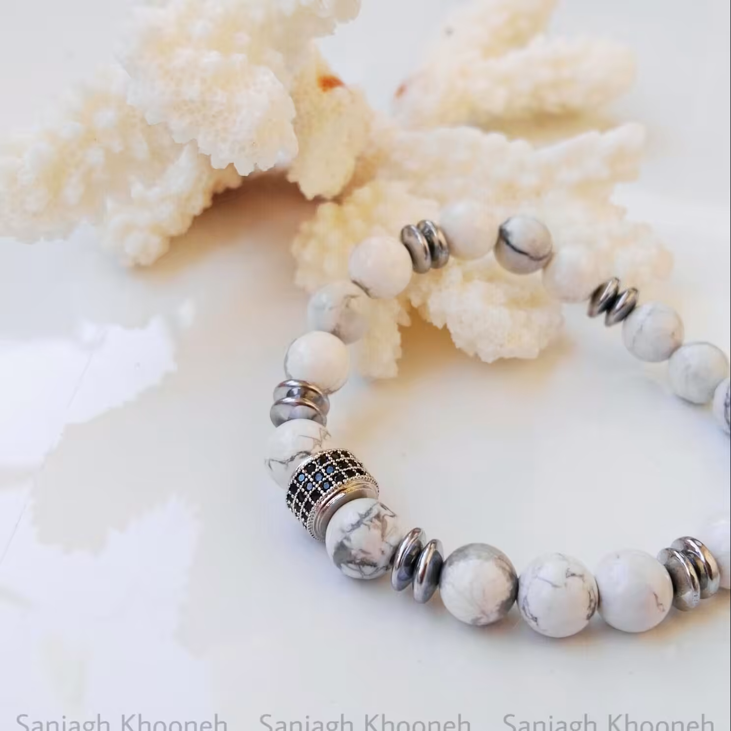 دستبند کشی هائولیت با سنگ حدید و مهره استیل رنگ ثابت