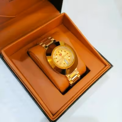 ساعت رادو باطری RADO تخم مرغی بدنه و بند تمام سرامیک لنگر چرخون ژاپن