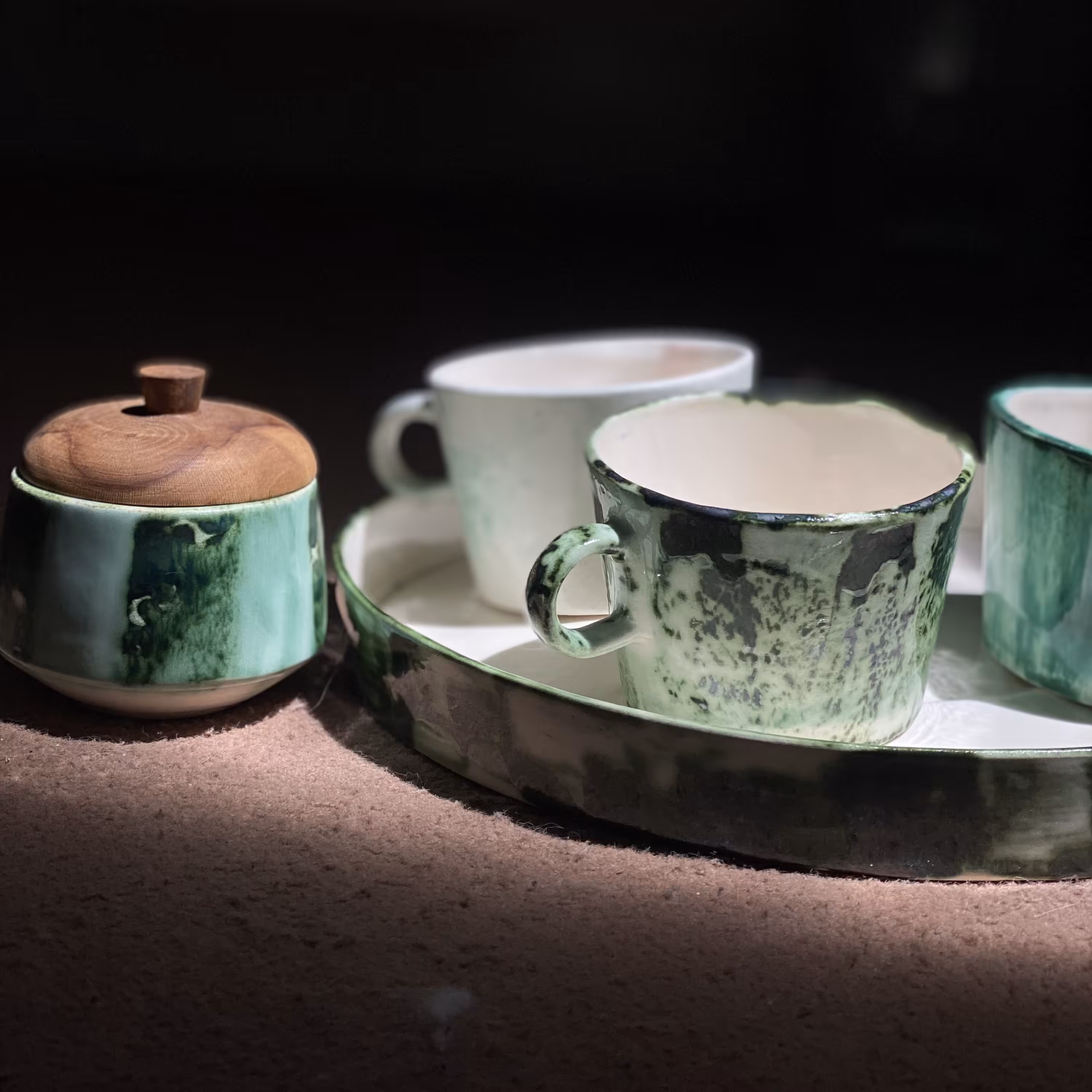 ست چای خوری سرامیکی سینی قندان و فنجان درب قندان چوبی