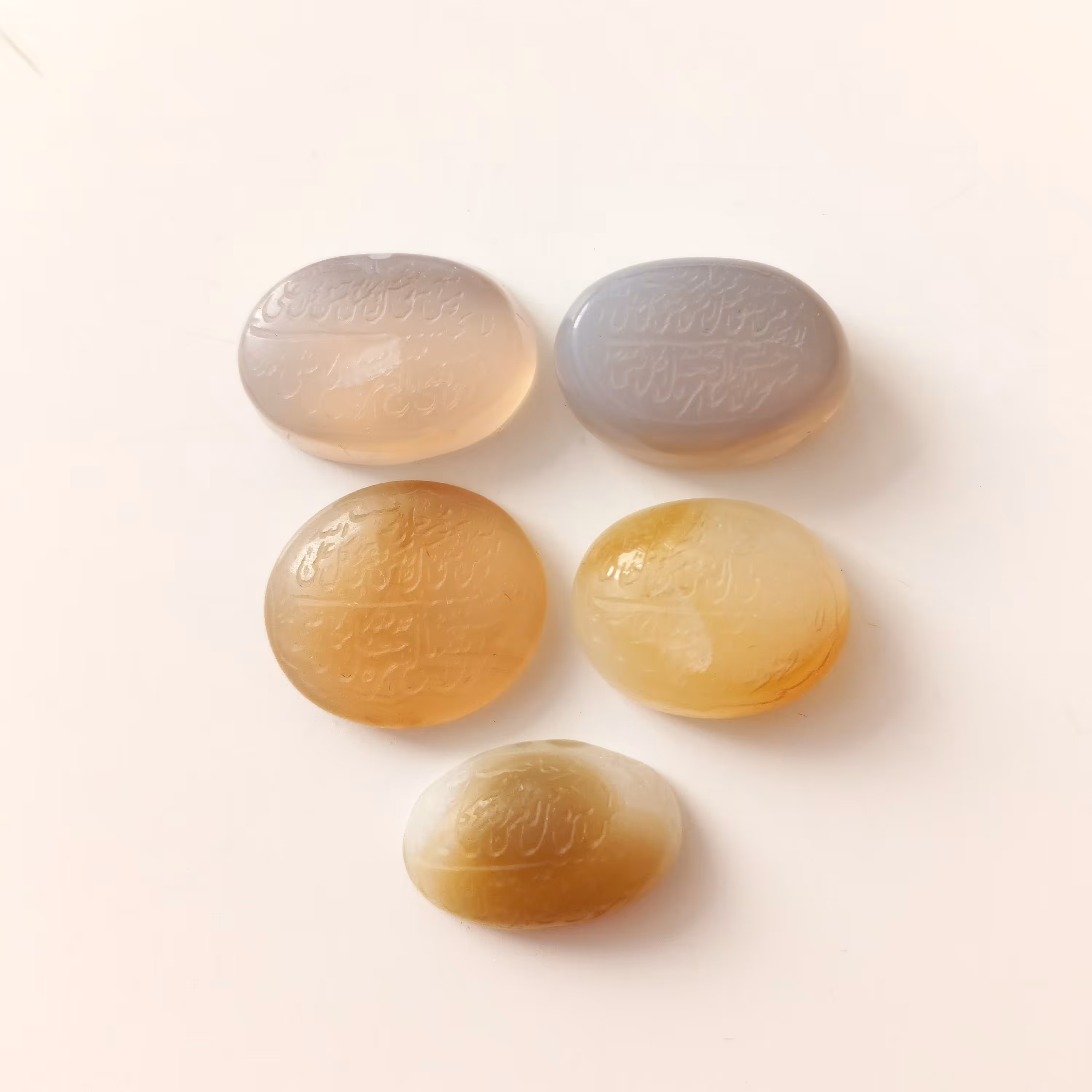 پک سنگ عقیق منقش به آیه "و من یتق الله..." (کد 5)