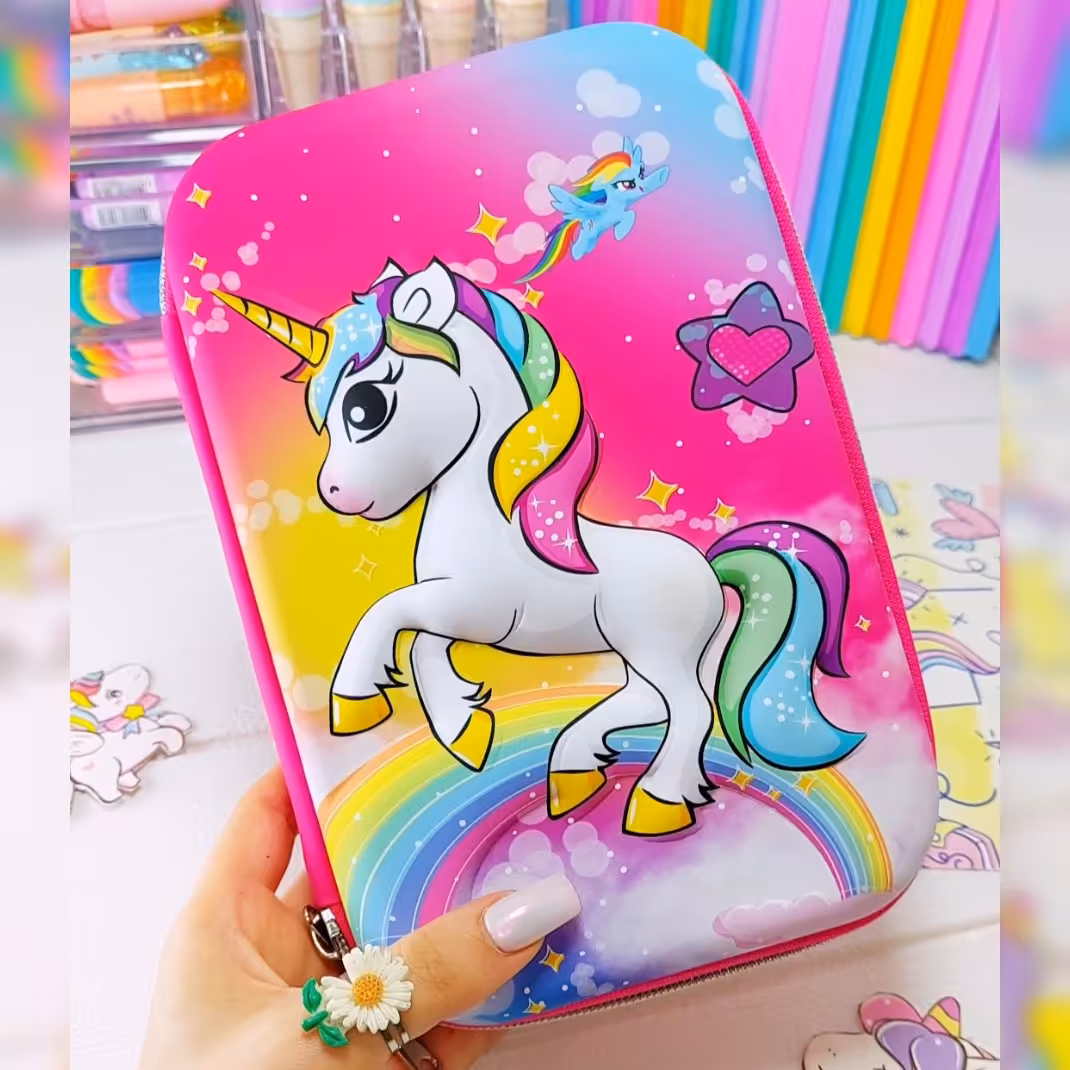 جامدادی کتابی با طرح برجسته یونیکورن، کیفیت عالی، جادار، دارای محفظه مداد و محفظه توری زیپ دار، دارای باکس مناسب هدیه 