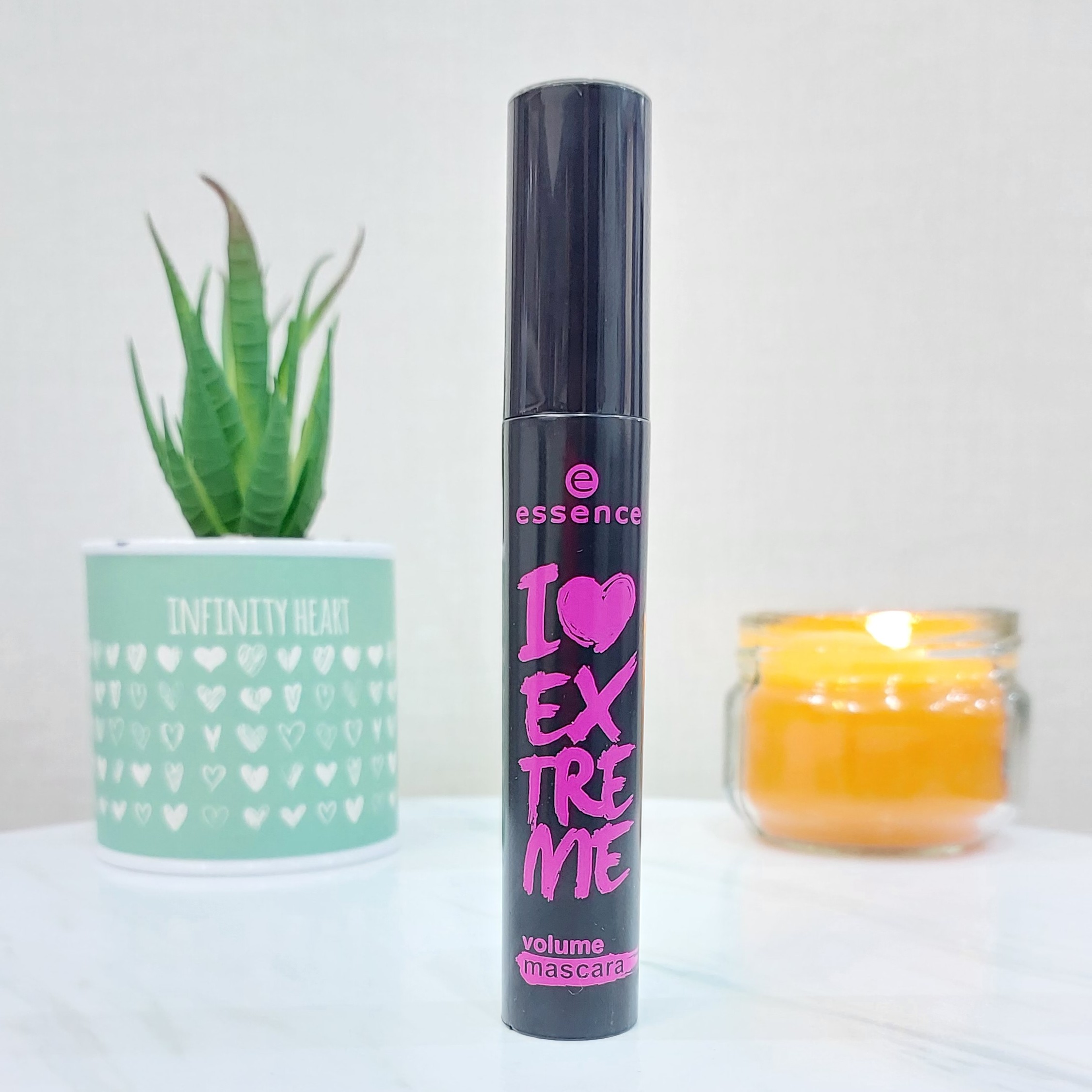 ریمل essence مشکی مدل volume