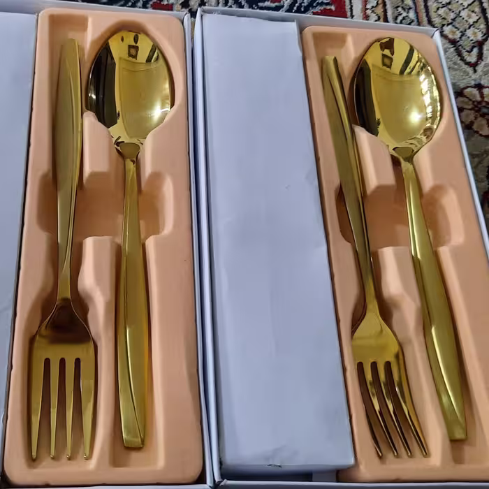 قاشق و چنگال طلایی