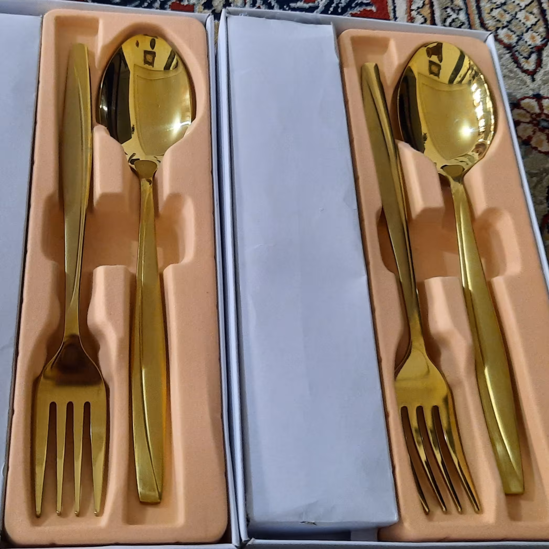 قاشق و چنگال طلایی
