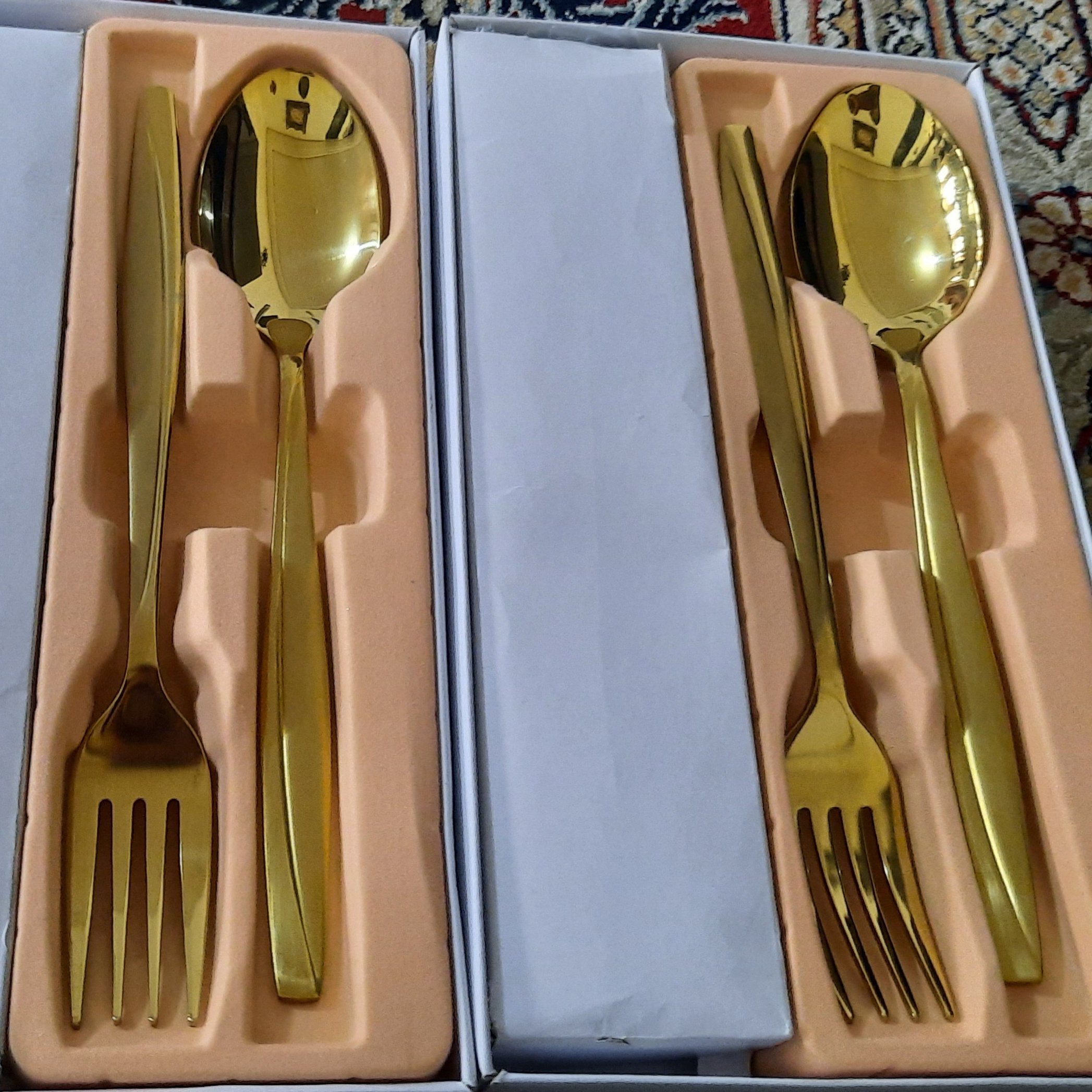 قاشق و چنگال طلایی