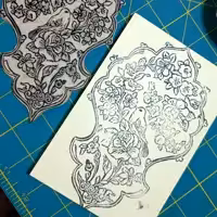 مهر  حرفه ای دستساز لینو طرح سنتی ترکیبی پرنده