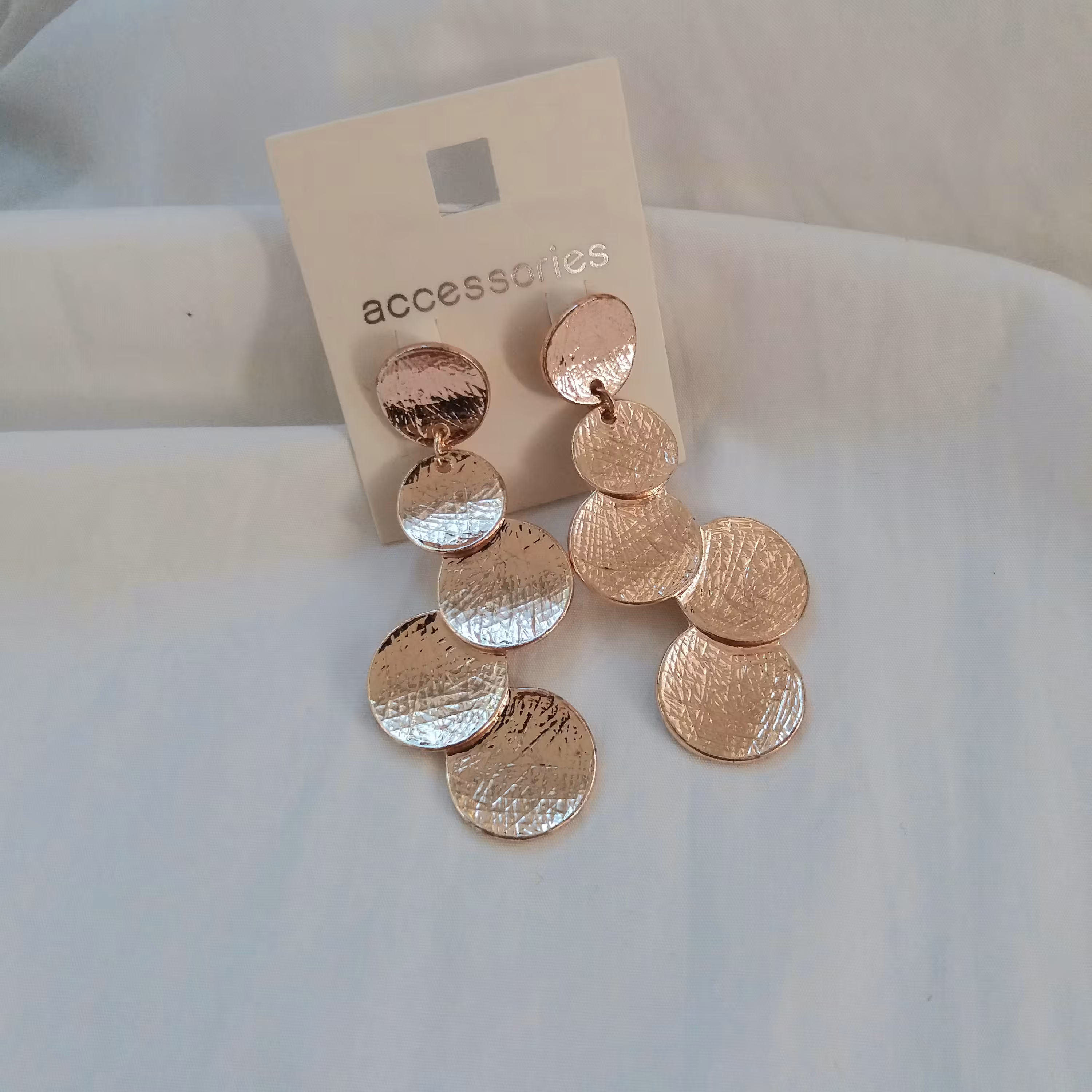 گوشواره آویز مسی برند acc آبکاری شده و ضدحساسیت تحت لیسانس آلمان دارای بارکد اصالت کالا