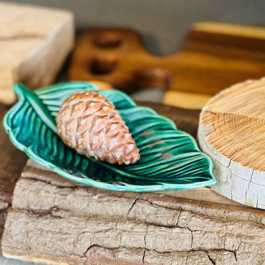 خرما خوری طرح برگ سایز 11 در 20 تک رنگ از جنس سرامیک