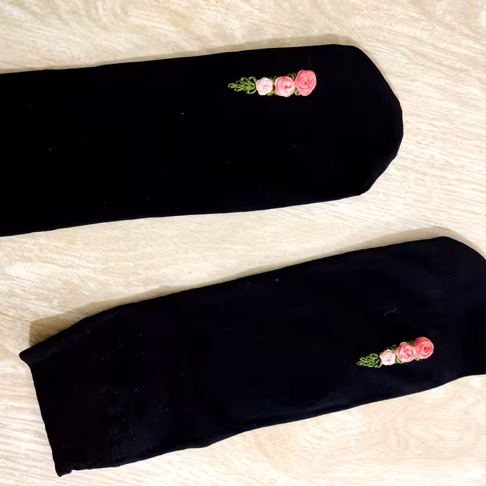 جوراب گلدوزی با دست طرح سه 