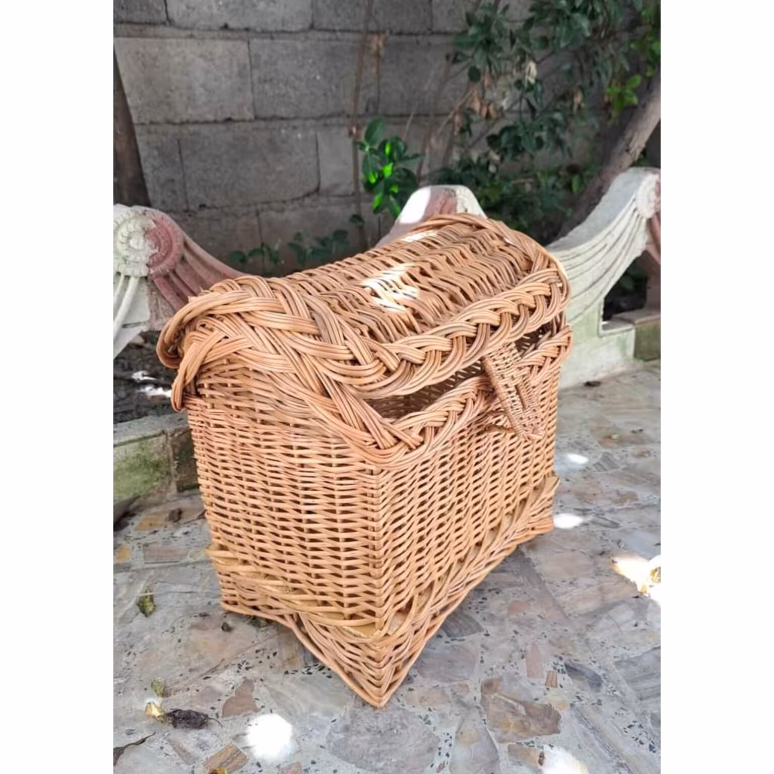 صندوق حصیری در دار