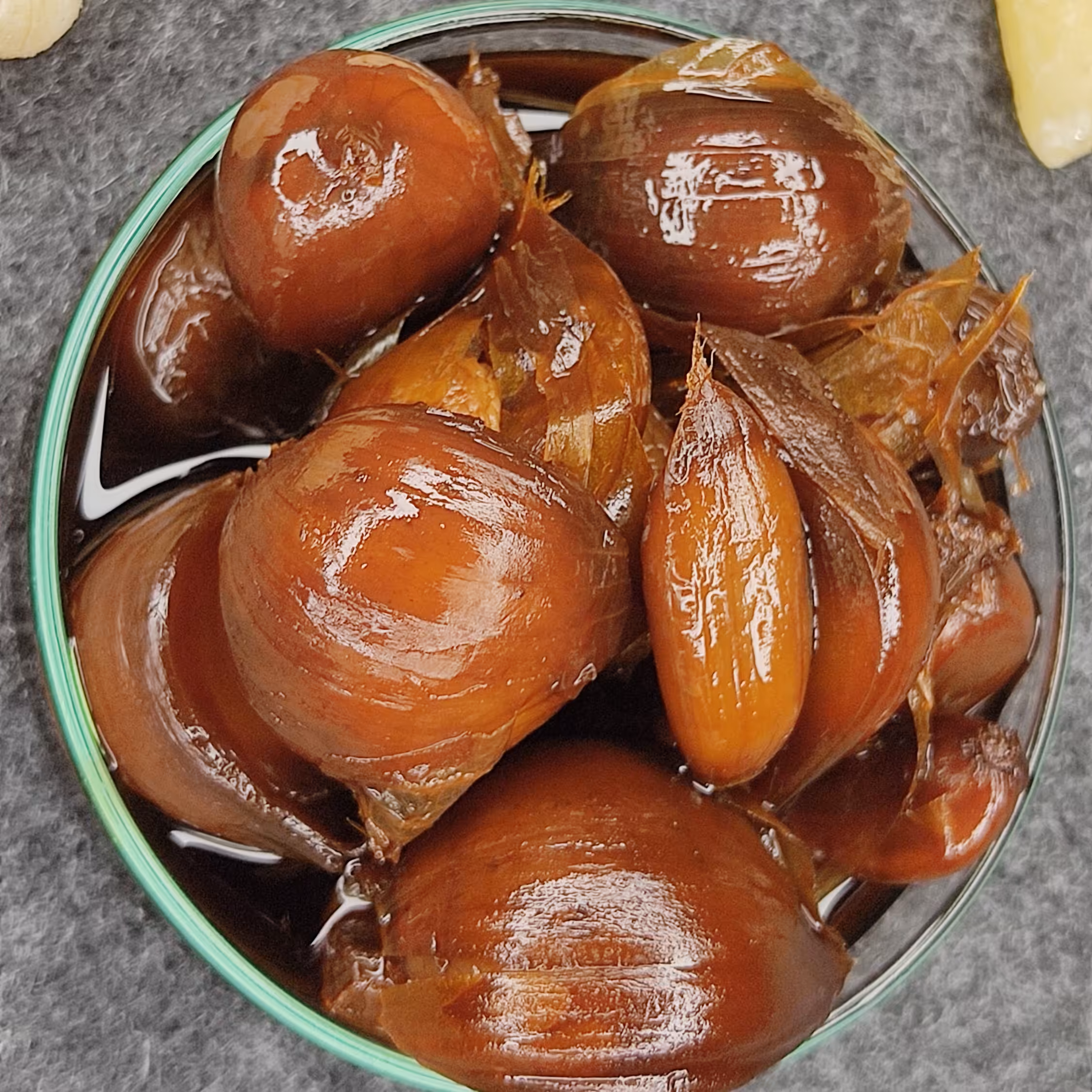 ترشی سیر اعلا سالم و خوشمزه، بدون مواد نگهدارنده، تهیه شده با سرکه محلی یک کیلویی