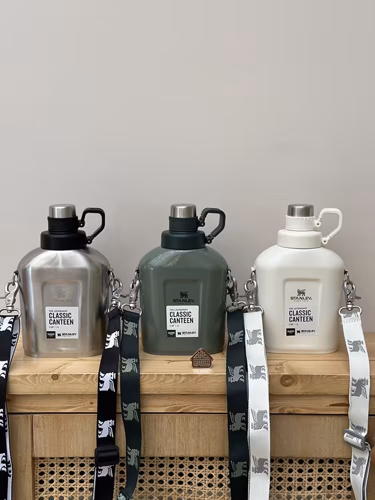 بطری استنلی 1 لیتری مدل CLASSIC CANTEEN
