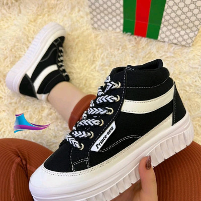 کتونی. شیک و با کیفیت