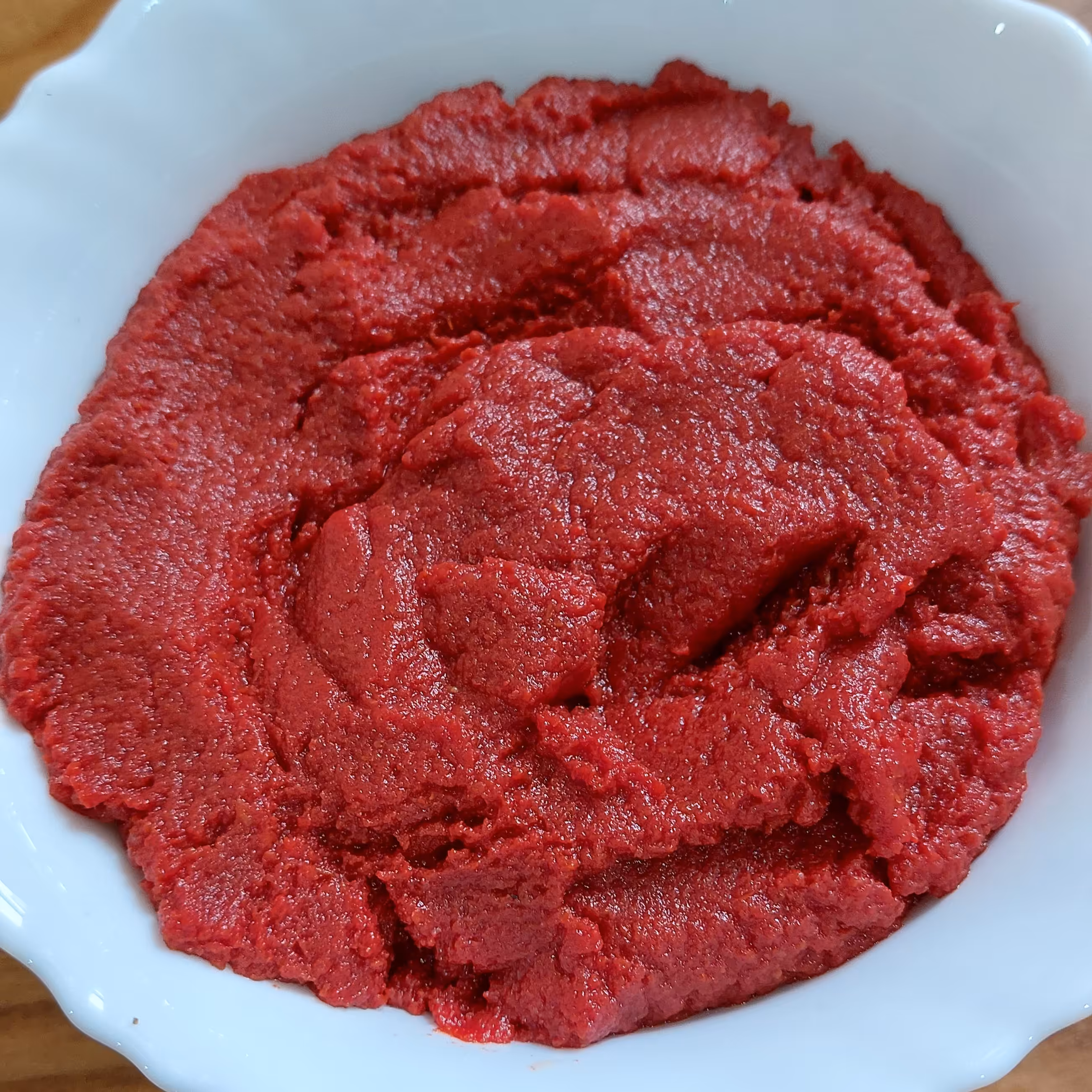 رب گوجه فرنگی کاملا خانگی بهداشتی سالم خوشرنگ و غلیظ ترش مزه تازه امسالی 