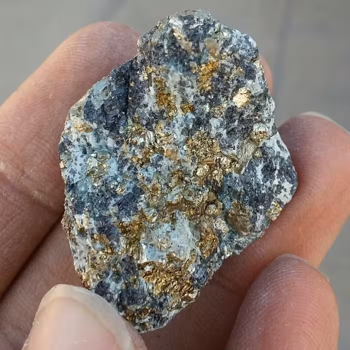 سنگ راف پیریت طلایی همرشدی با آهن آلوژیست حبه شده ملقب به سنگ طلا  100 در 100 طبیعی شاهکار خلقت
بی نظیر
کد11837