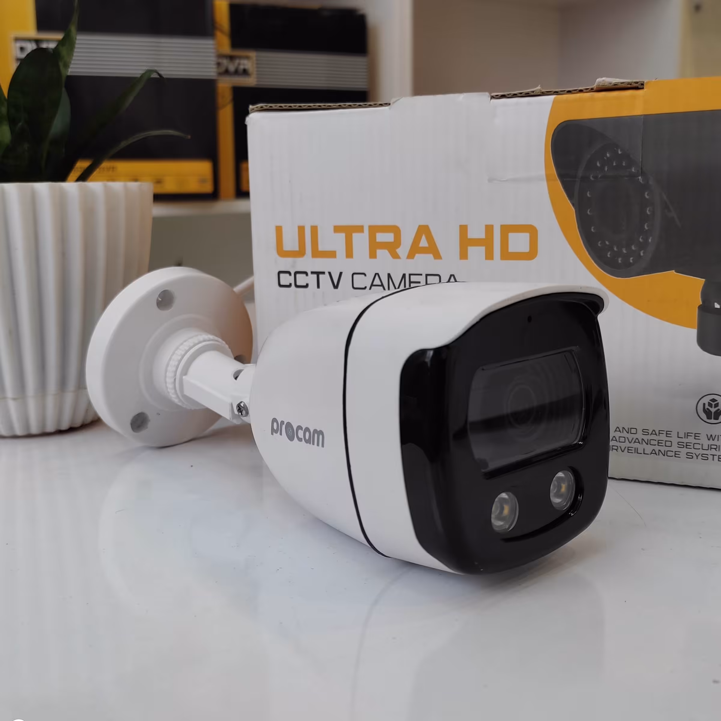 دوربین مداربسته بولت وارم لایت دید در شب رنگی با 36ماه گارانتی تعویض