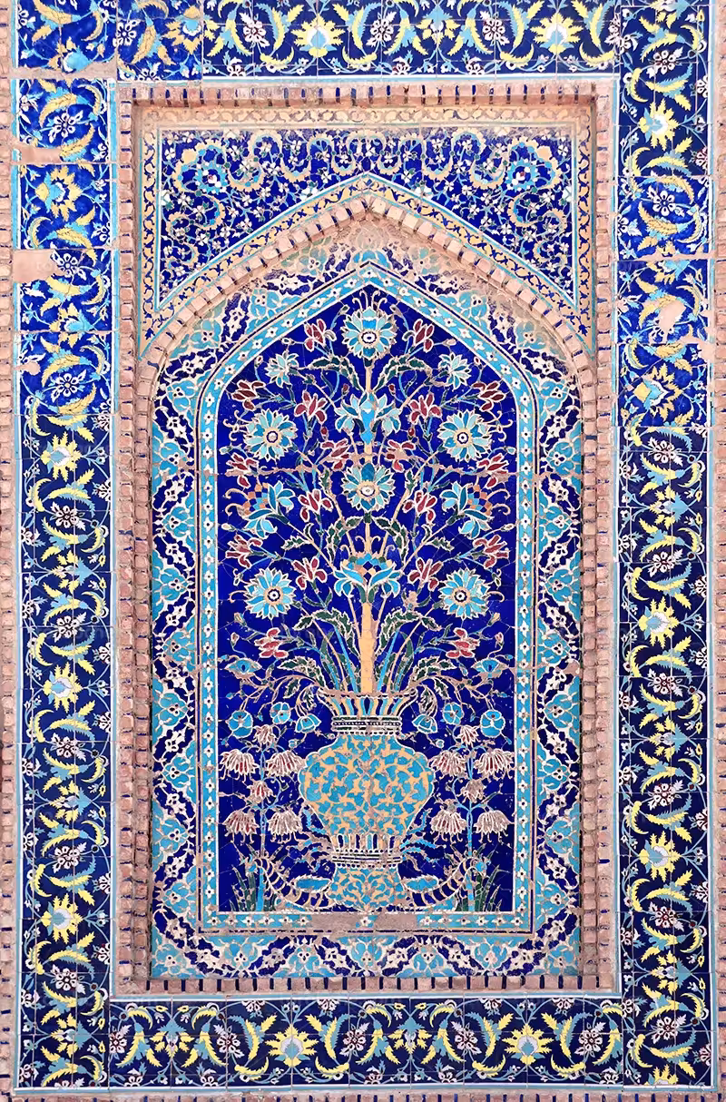 عکس کاشی کاری محراب آبی و زرد | گرافیک با طعم تربچه