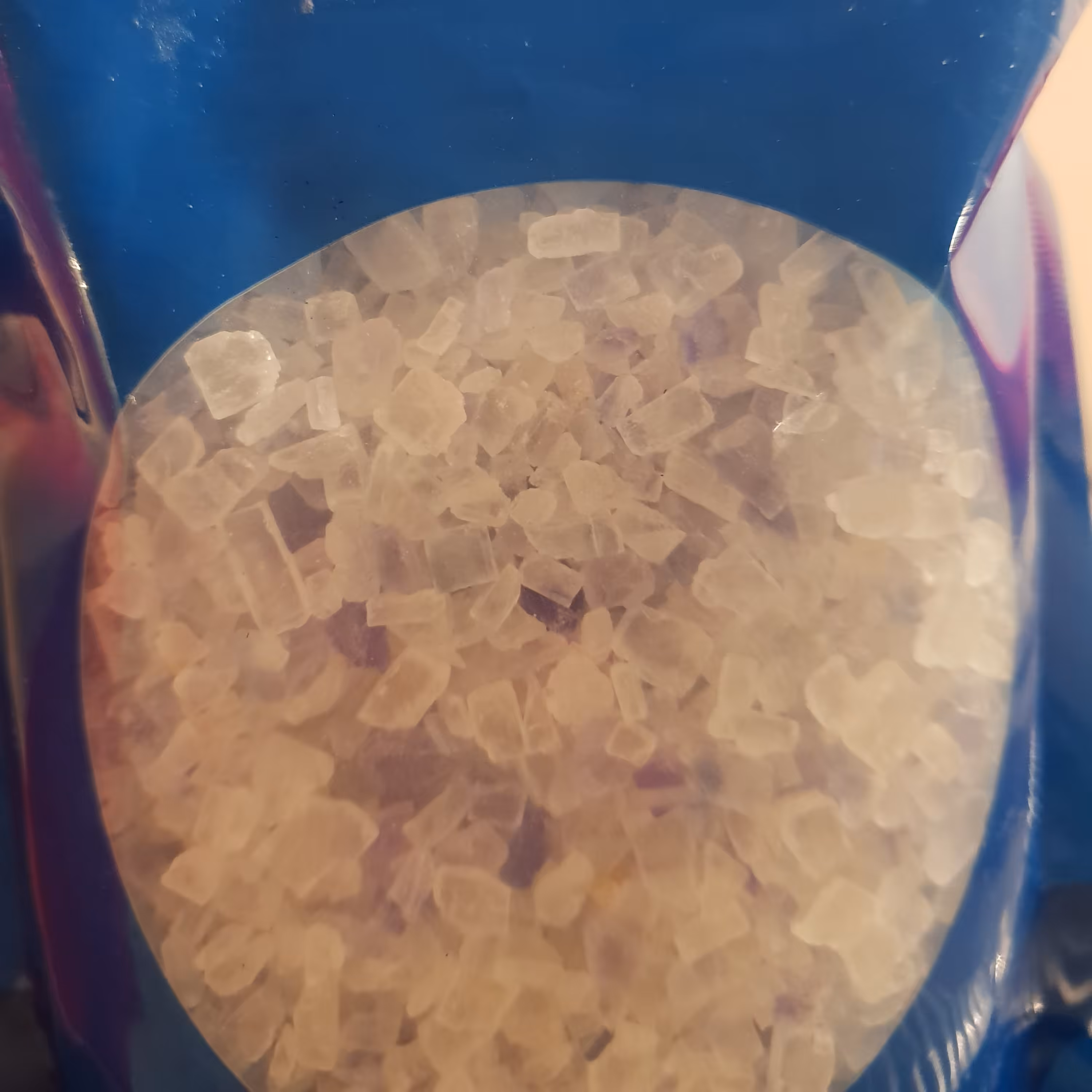 نمک آبی نیم کیلویی دانه شکری سالم و طبیعی  بدون رنگ  