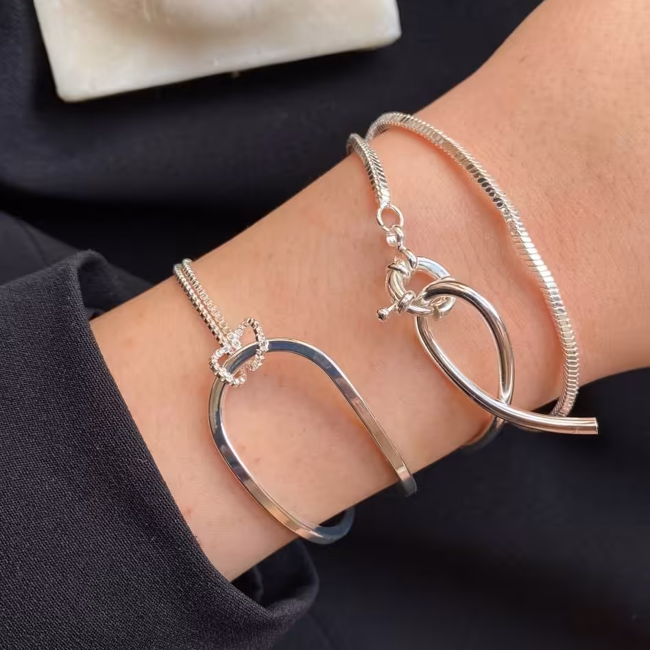 دستبند - رنگ ثابت - استیل -  آبکاری نقره - سایز استاندارد