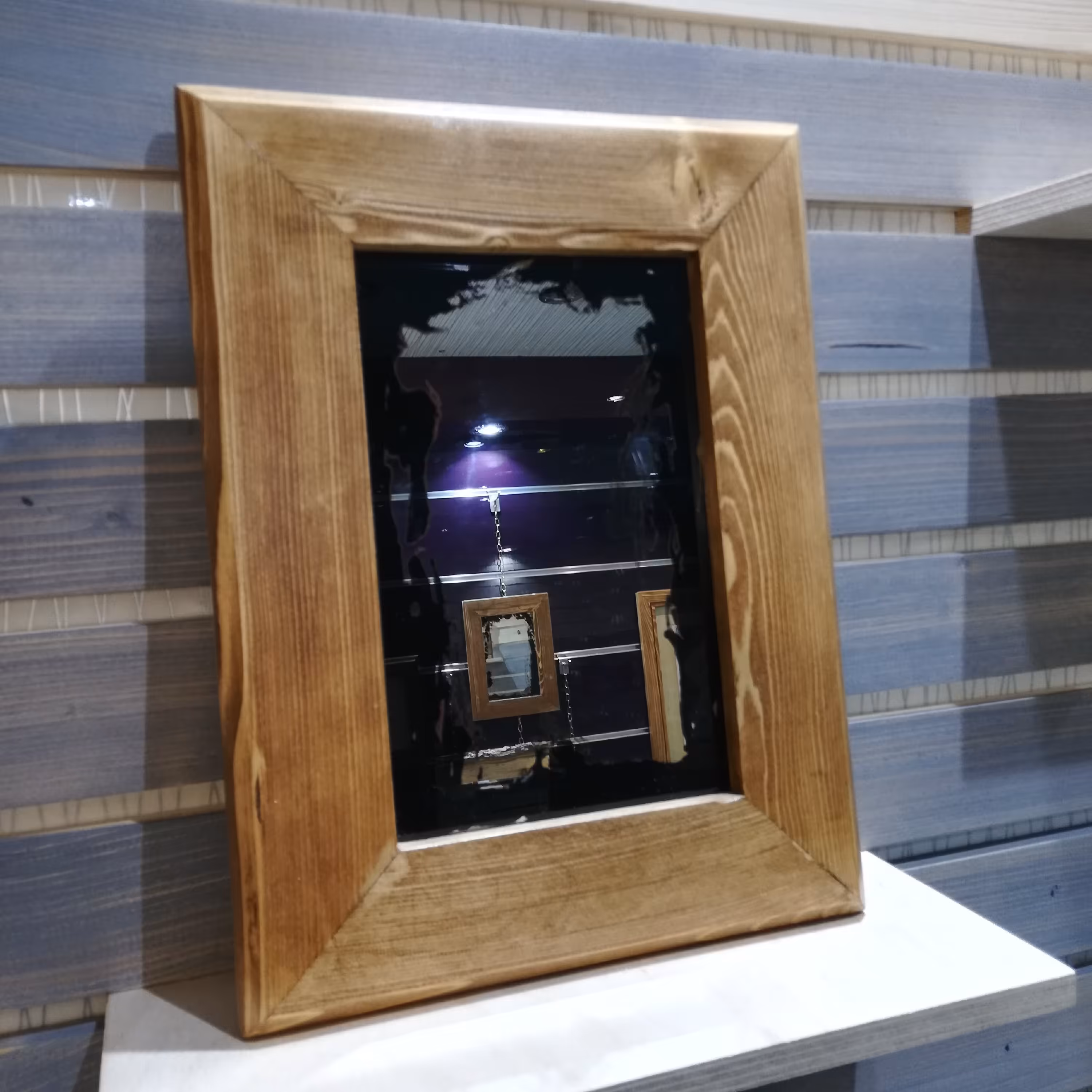 آیینه با قاب چوبی دست ساز