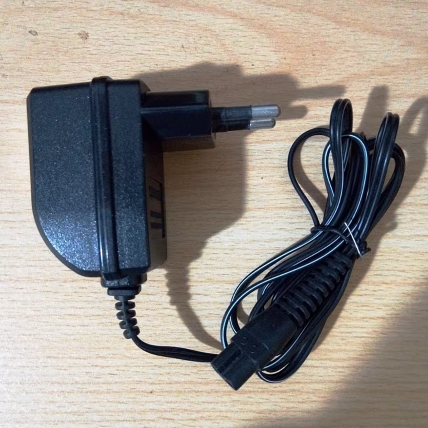 آداپتور  ترانسی AC ولتاژ 4 ولت 100 میلی آمپر با کانکتور  دو سوراخ مدلHK-G2840100