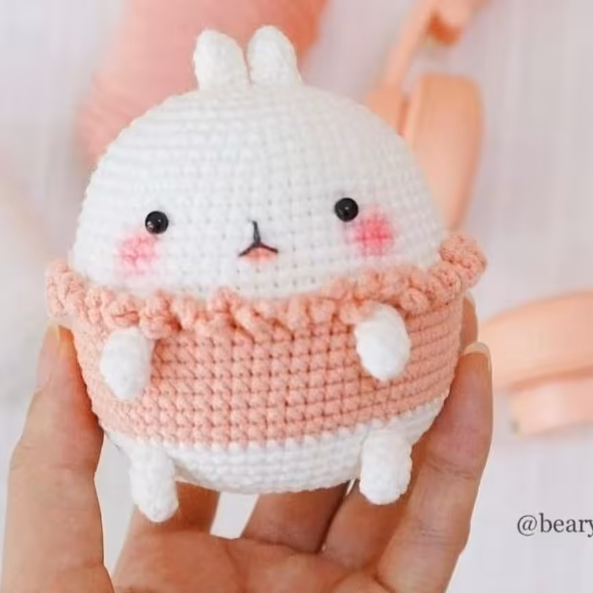 عروسک دستبافت شخصیت کارتونی مولانگ برای دوستداران کارتون و عروسک‌های بامزه