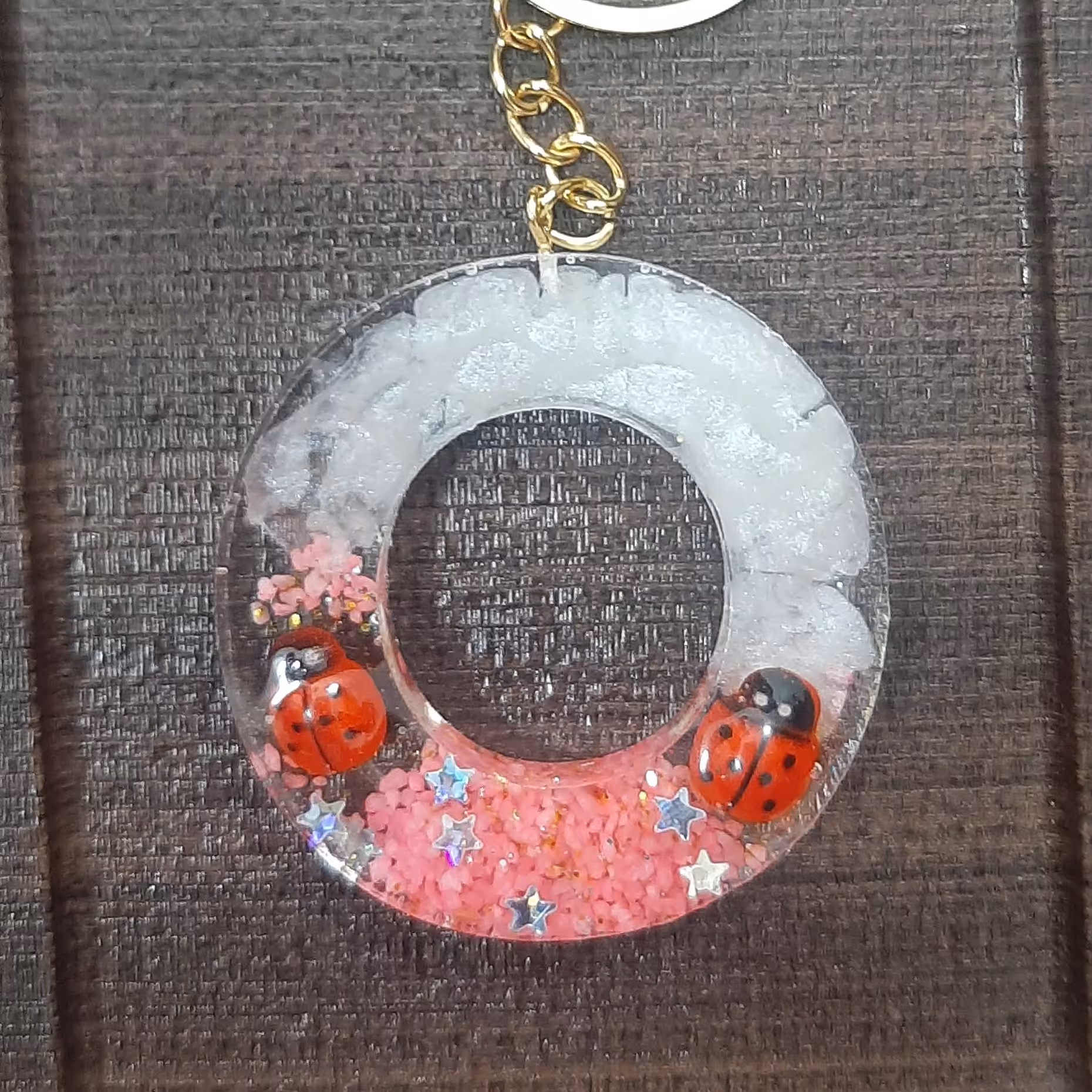 دسته کلید و اویز کیف،کارشده با سنجاقک و شن رنگی،قابل اجرا در تمامی حروف