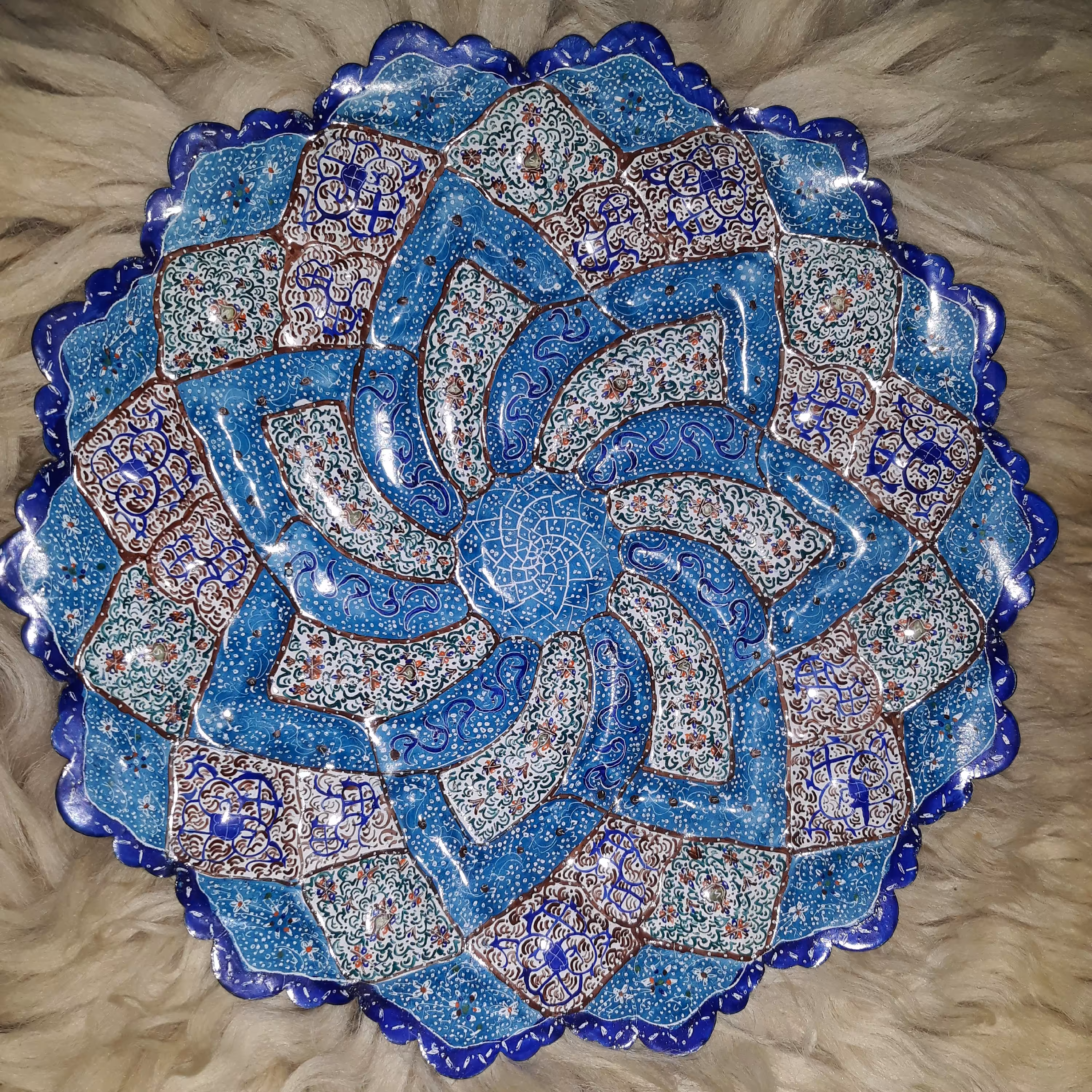 بشقاب 30 سانتی .
فوق العاده زیبا پر کار وظریف