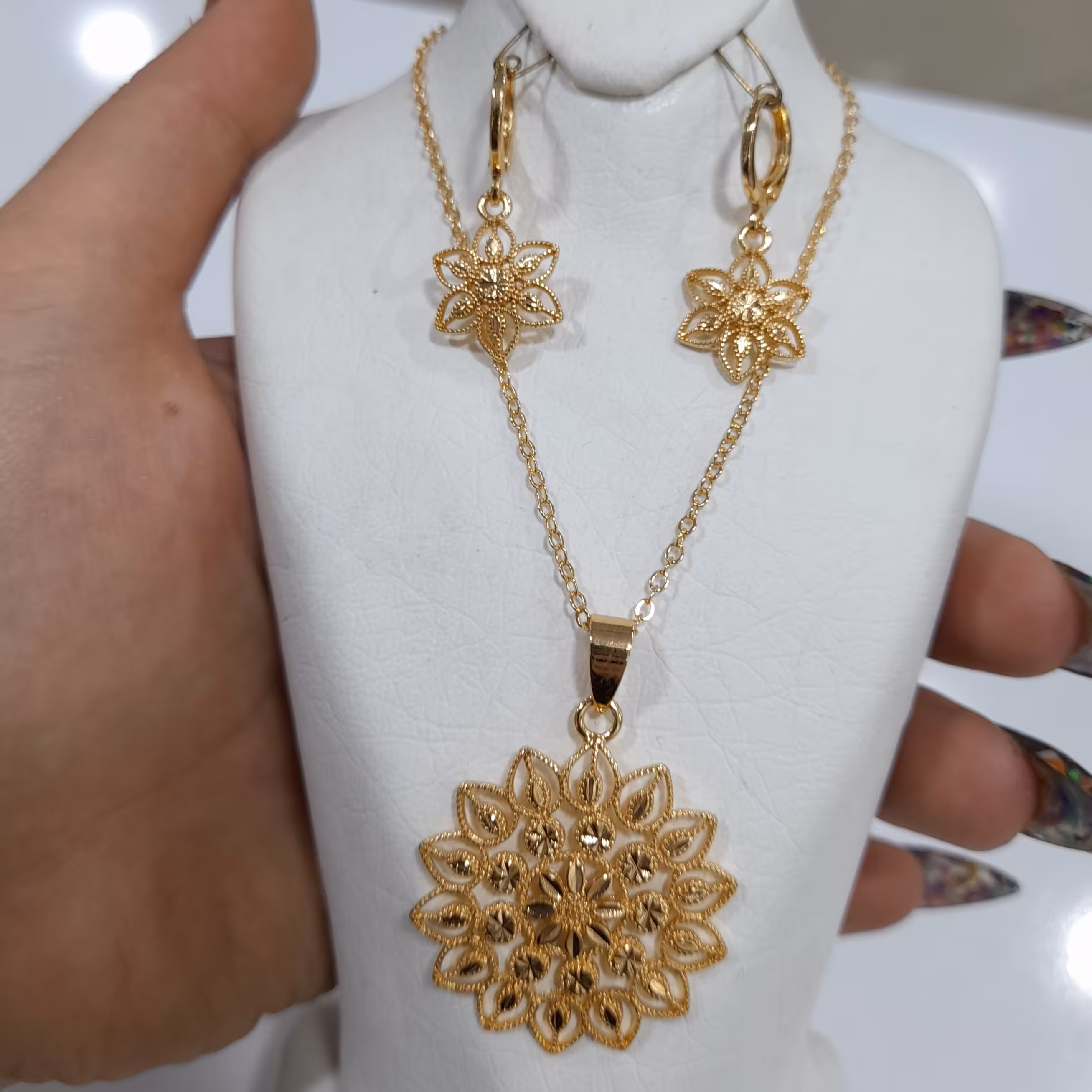 نیم ست خورشیدی طلایی