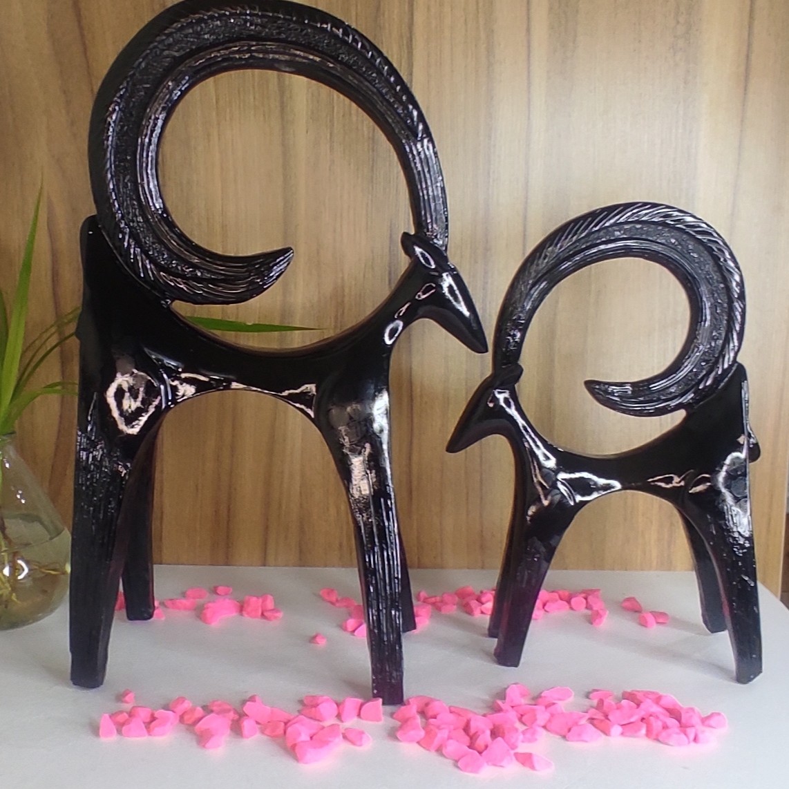 مجسمه  دو تایی کاپرا  جنس رزین. مشکی براق . قد 50 سانت