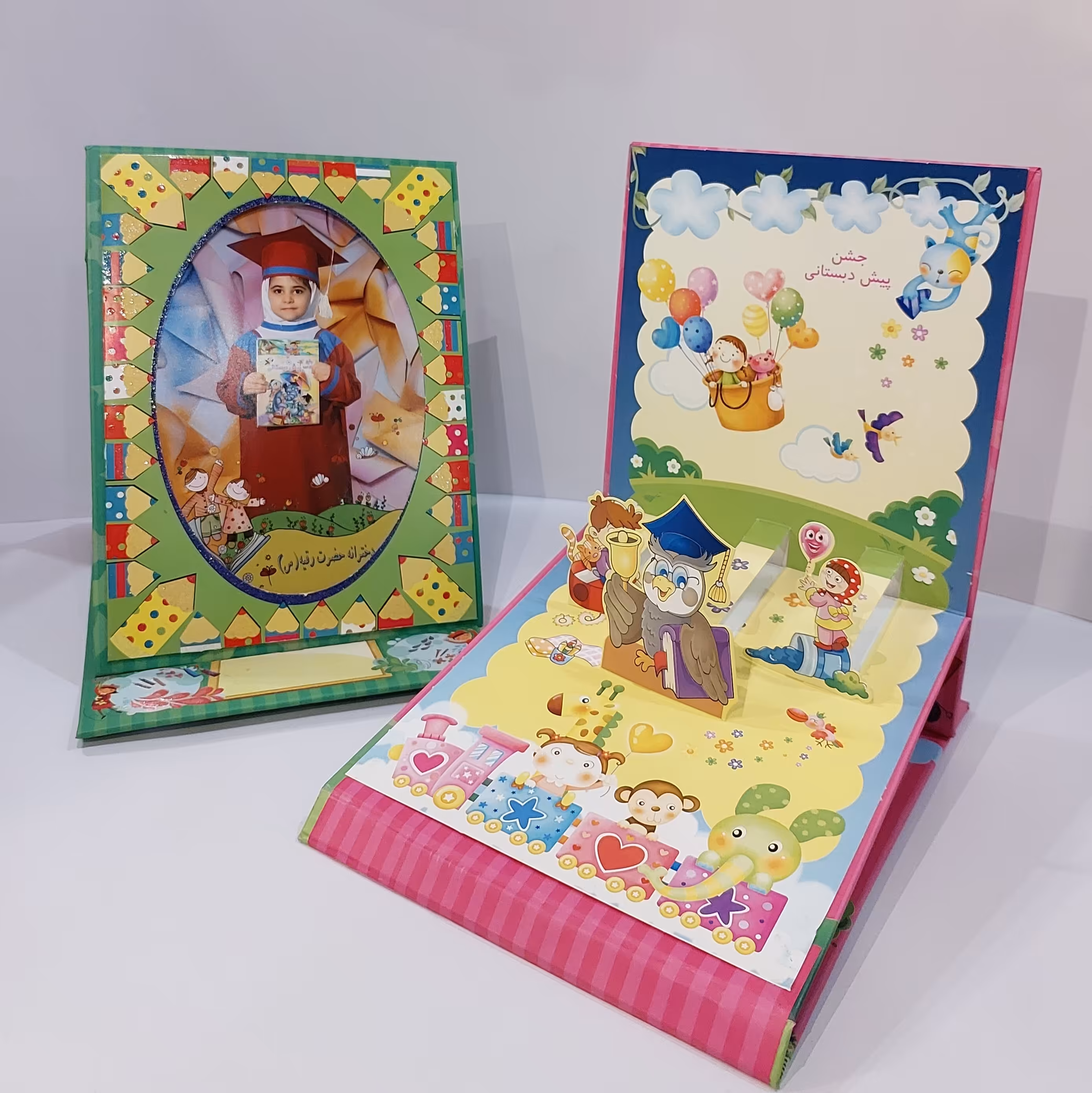 لوح رومیزی برجسته سه بعدی طلاکوب جشن پیش دبستانی در چهاررنگ 