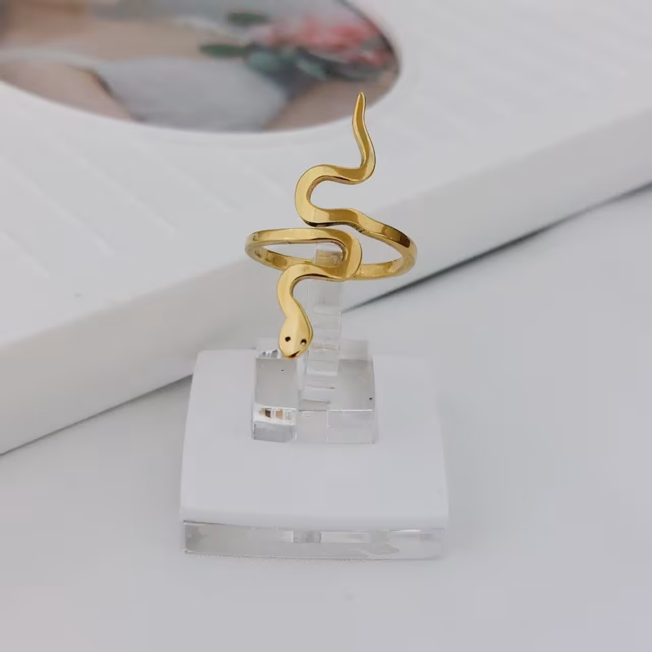 انگشتر کد10887مار طرح طلا.استاینلس استیل.با آبکاری طلا.ضد حساسیت.رنگ ثابت.سایزبندی  6و7و8و9 موجوده 